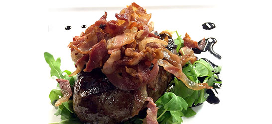 Filetto di Angus con pancetta, rucola e Aceto Balsamico di Modena IGP