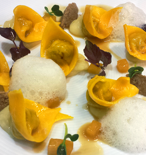 Raviolis de canard et Vinaigre Balsamique de Modène IGP, mousse au gingembre, crème de pommes de terre