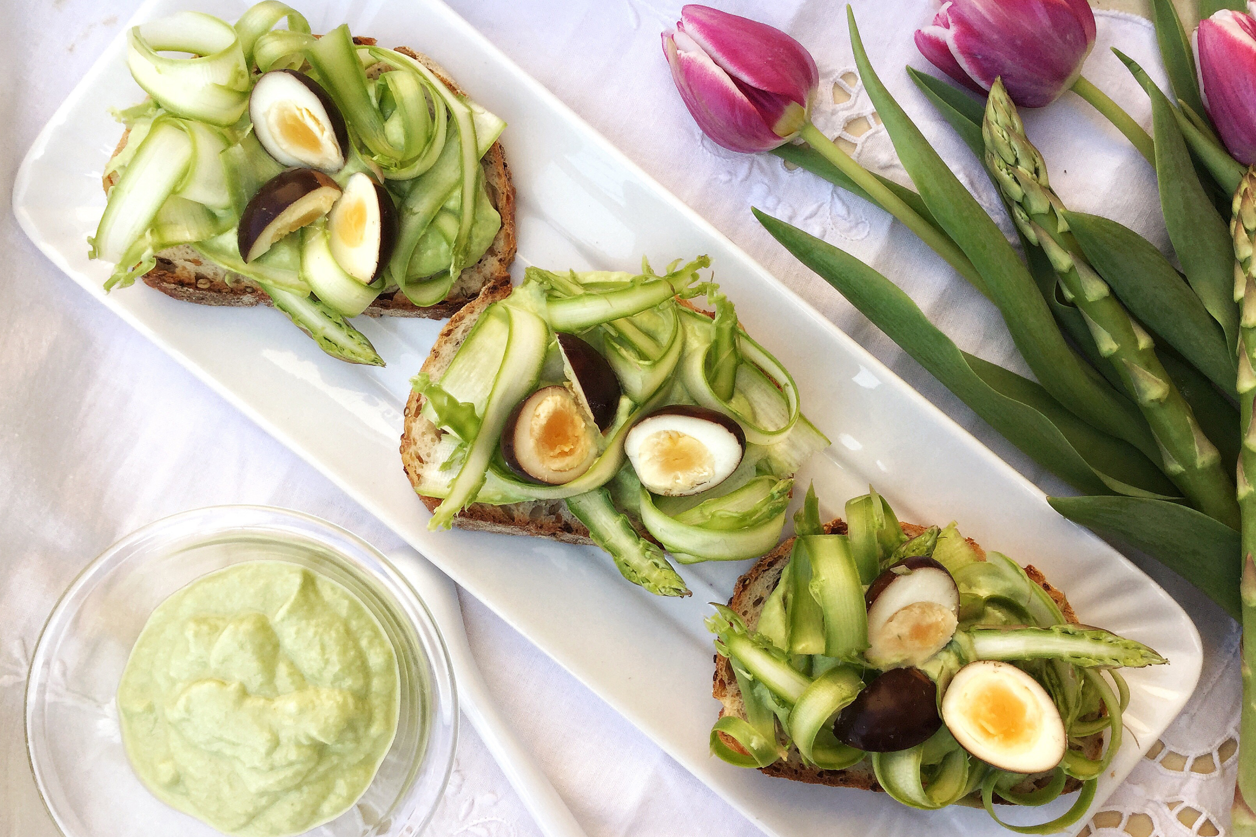 Bruschette con asparagi e uova di quaglia all’Aceto Balsamico di Modena IGP