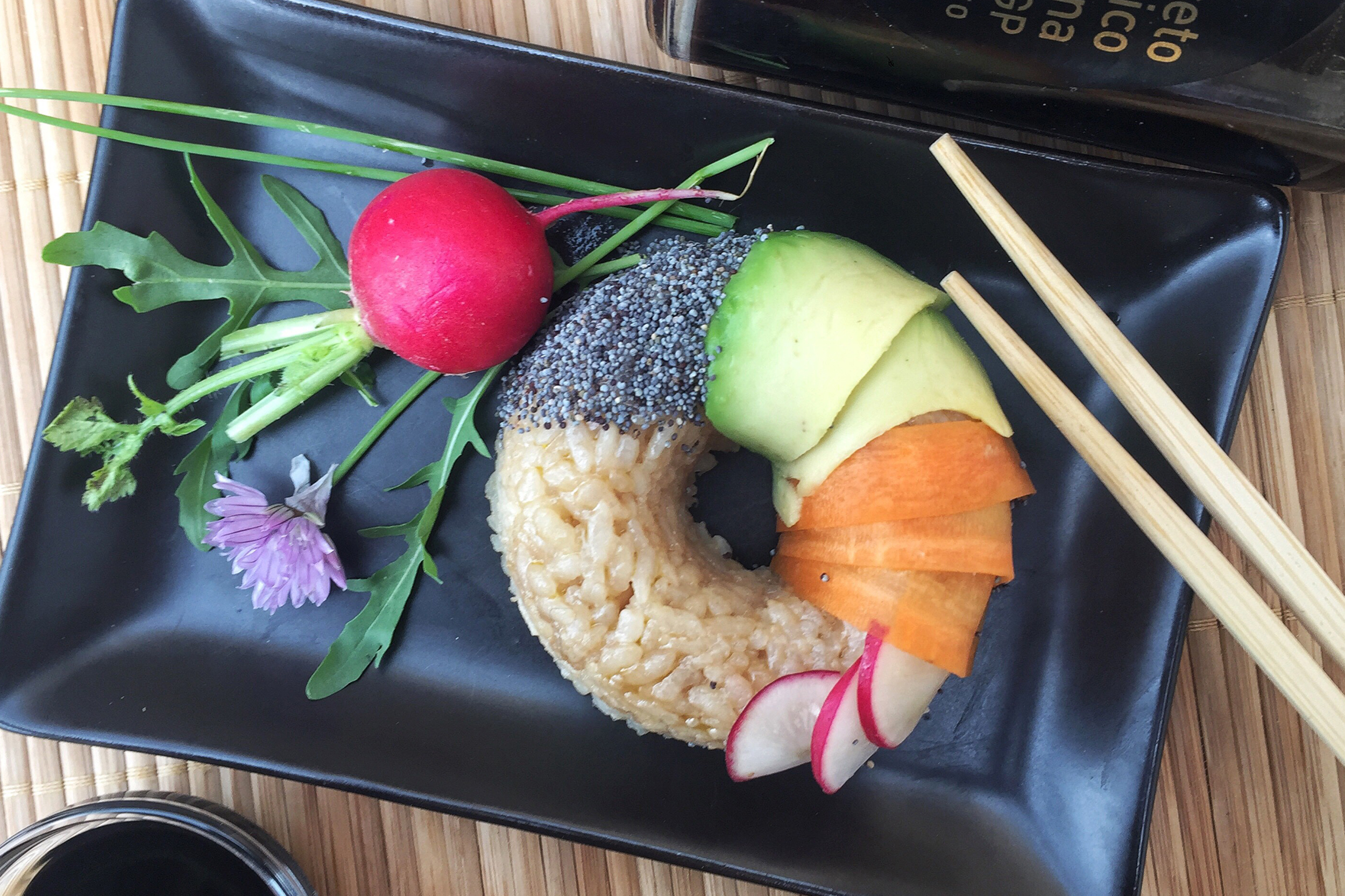 Sushi donuts vegetariano con Aceto Balsamico di Modena IGP