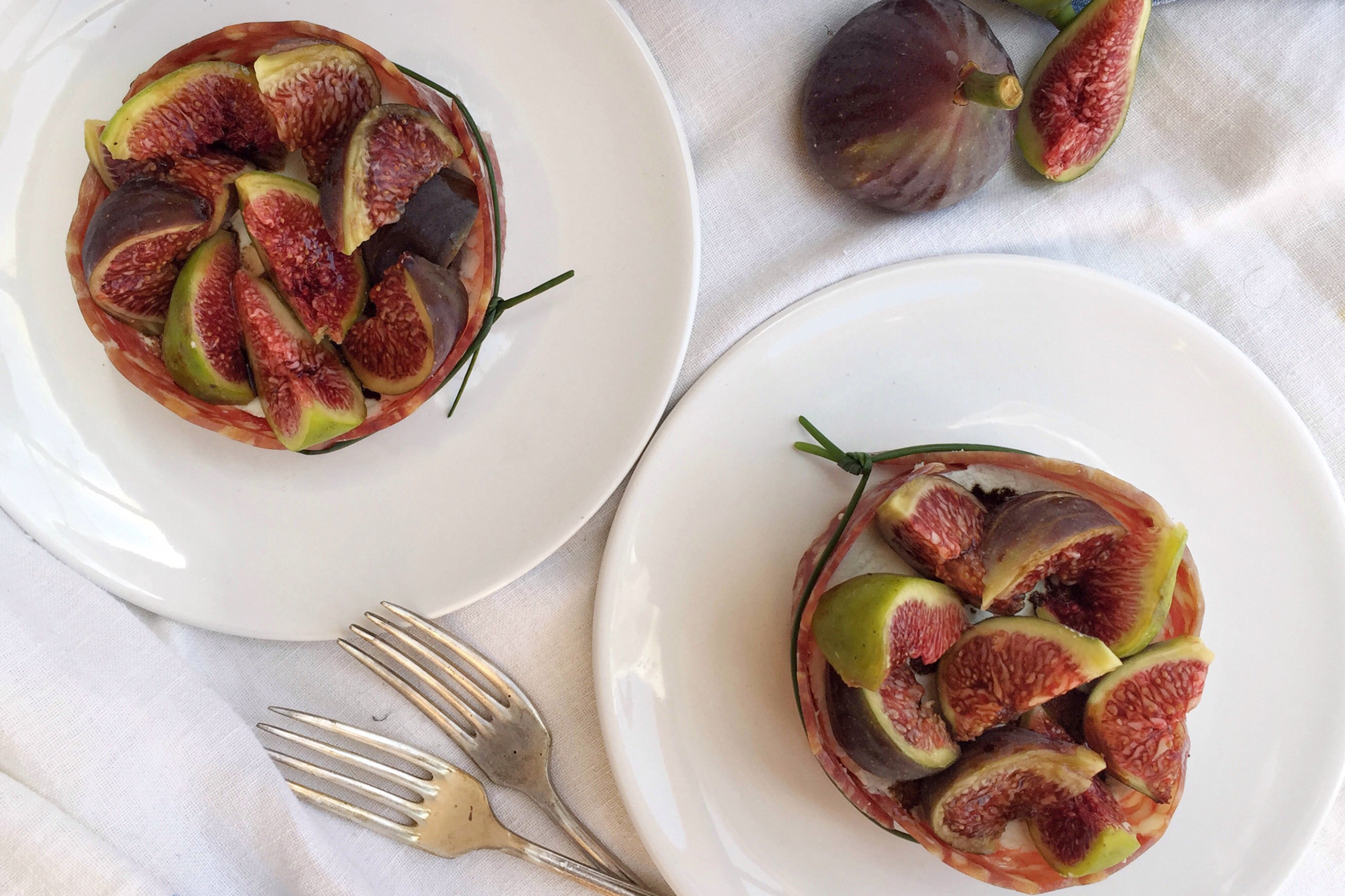 Tortini di caprino salame e fichi con Aceto Balsamico di Modena IGP