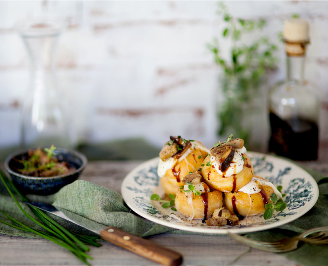 Beignets salés, mozzarella fior di latte, champignons et Vinaigre Balsamique de Modène IGP