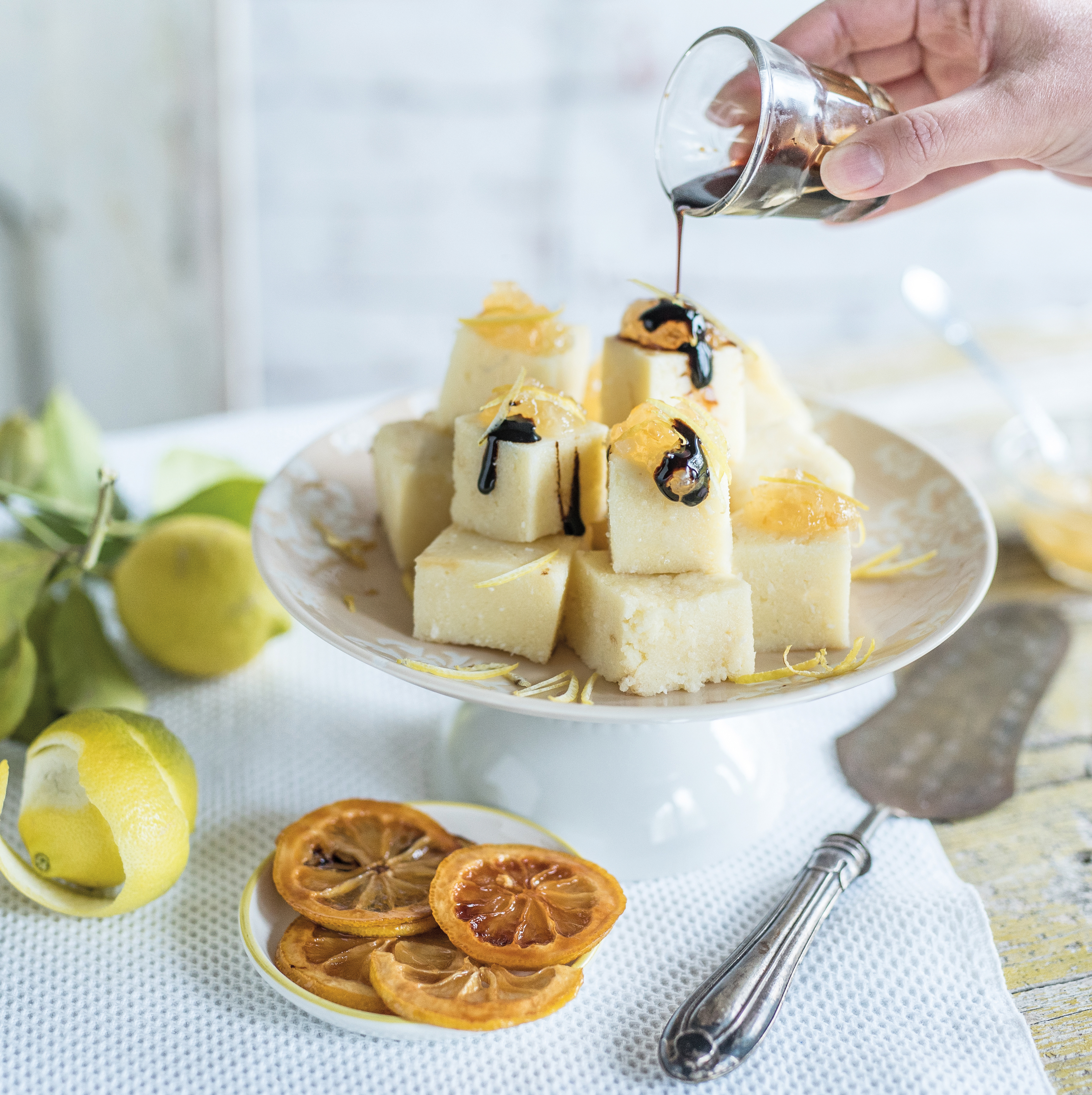 Gâteau de semoule, compote de citron et Vinaigre Balsamique de Modène IGP