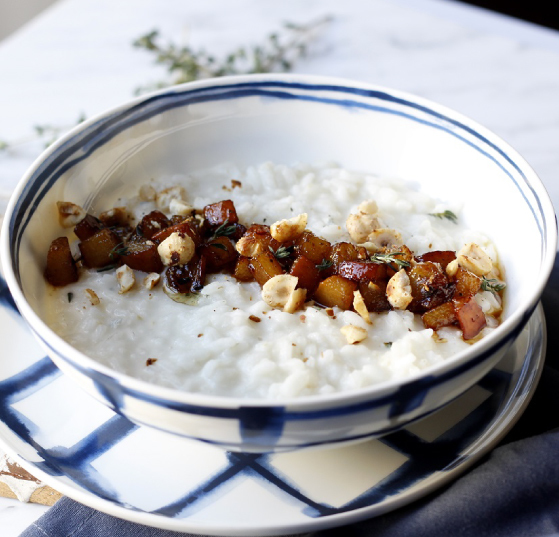 Risotto au gorgonzola, noisettes grillées et poires caramélisées au Vinaigre Balsamique de Modène IGP