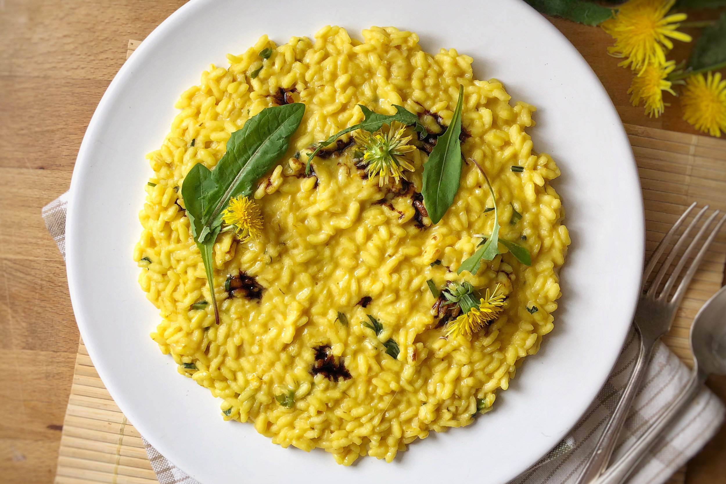 Risotto ai fiori di tarassaco e Aceto Balsamico di Modena IGP