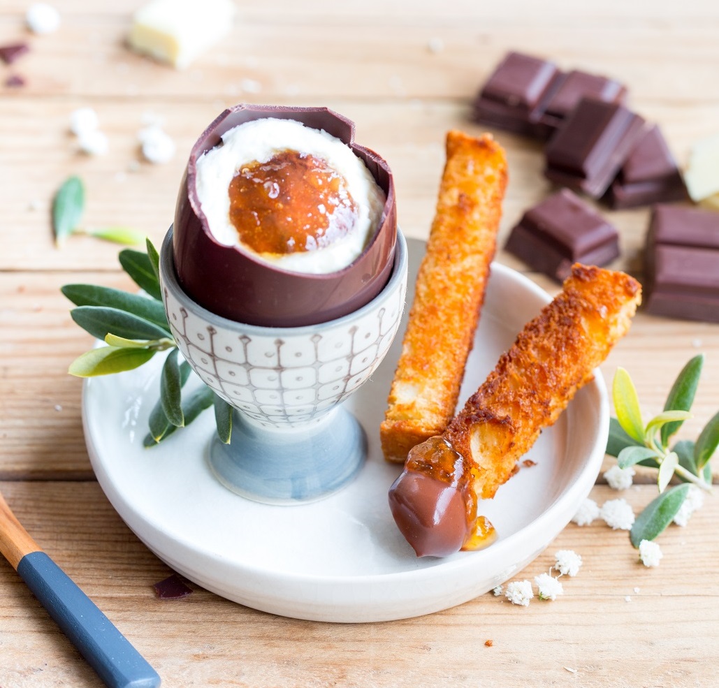 Oeufs en chocolat, mousse de chocolat blanc, cœur chocolat-balsamique et sa marmelade à l’orange