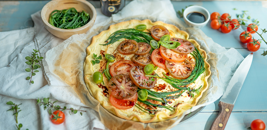 Robiolatarte mit Agretti und Tomaten