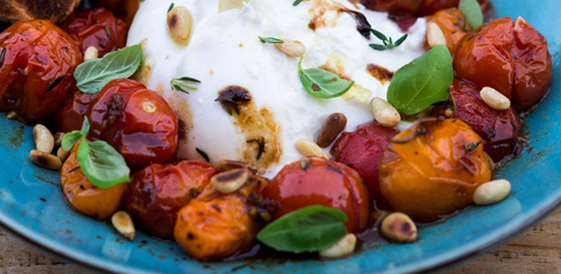 Burrata mit geschmorten Aceto Balsamico di Modena g.g.A.-Tomaten