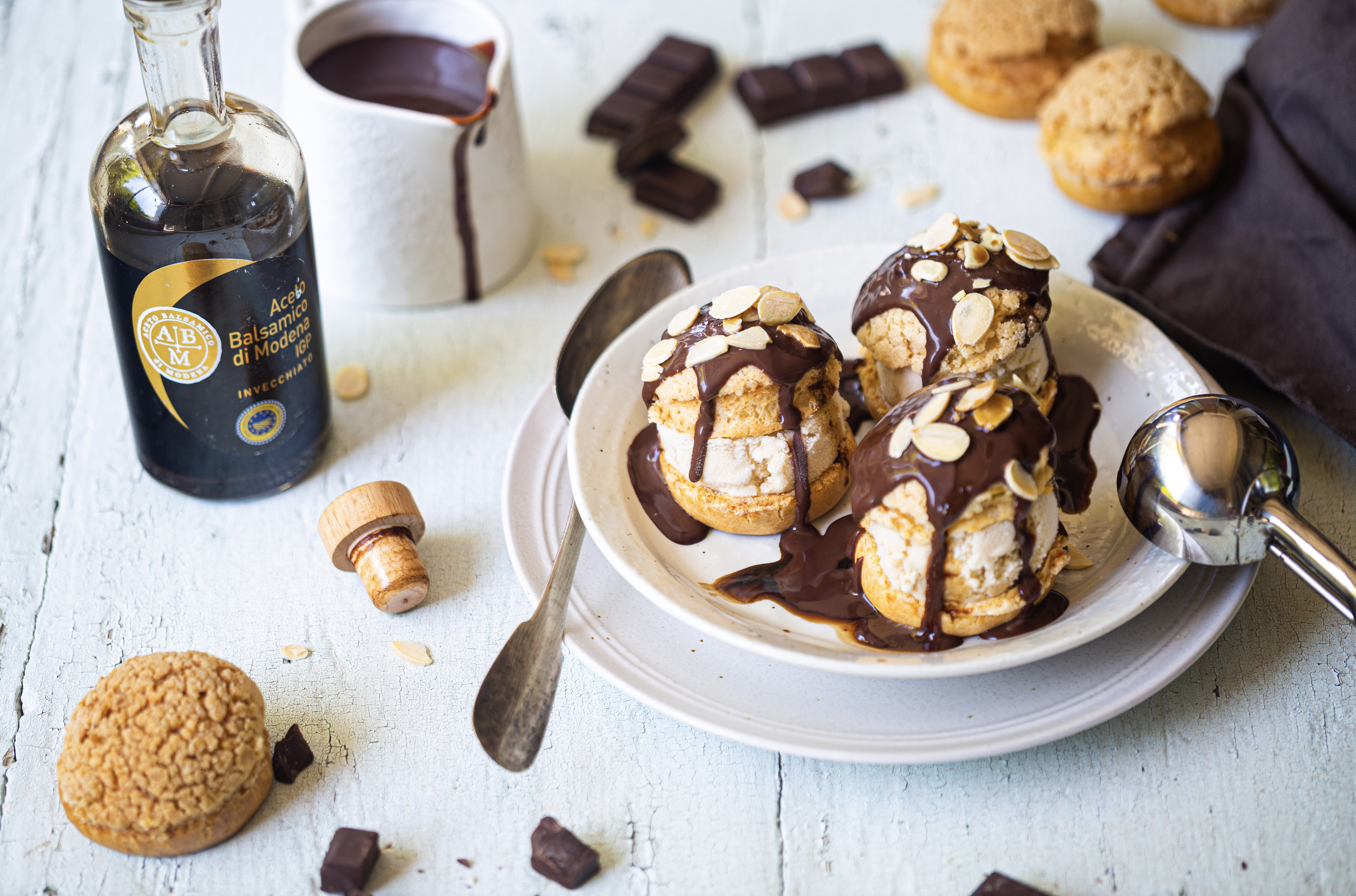 Profiteroles glace vanille sauce chocolat au Vinaigre Balsamique Invecchiato IGP