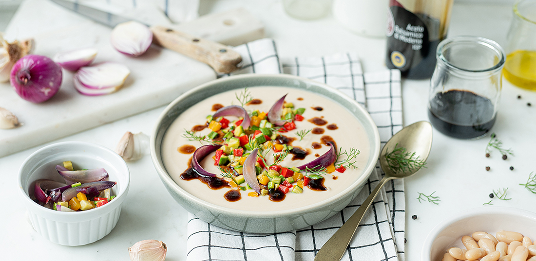 Weiße Bohnensuppe mit Fenchel und Sommergemüse