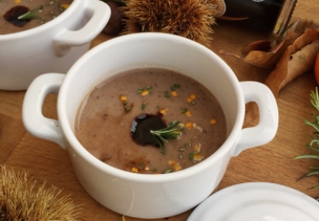 Kastaniensuppe mit Mandarine und Balsamessig aus Modena gealtert (Aceto Balsamico di Modena g.g.A invecchiato)