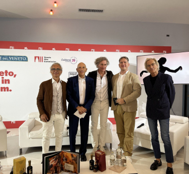 “L’OPERA DEL TEMPO” E “MODENA BALSAMIC GENIUS”, I DUE SHORT FILM PRESENTATI DAI CONSORZI DI TUTELA IN ANTEPRIMA DURANTE LO SVOLGIMENTO DELLA MOSTRA DEL CINEMA DI VENEZIA