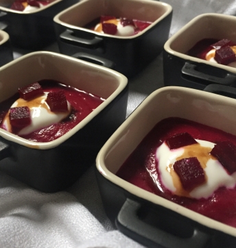 Crema di barbabietole con yogurt e Aceto Balsamico di Modena IGP