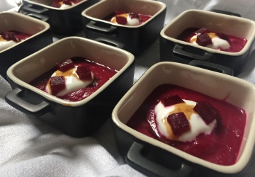 Crema di barbabietole con yogurt e Aceto Balsamico di Modena IGP