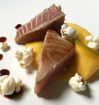 Tataki di tonno con maionese al mango e Aceto Balsamico di Modena IGP