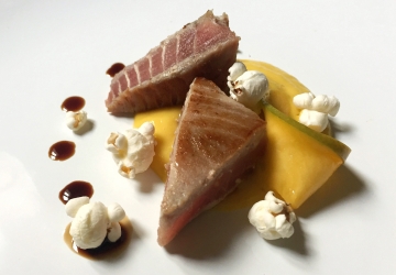 Tataki di tonno con maionese al mango e Aceto Balsamico di Modena IGP