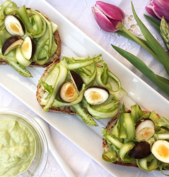 Bruschette con asparagi e uova di quaglia all’Aceto Balsamico di Modena IGP