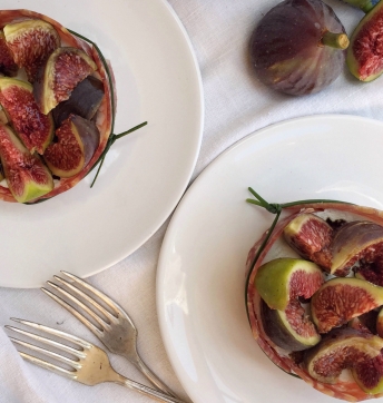 Tortini di caprino salame e fichi con Aceto Balsamico di Modena IGP