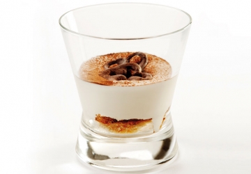 Cappuccino Mousse mit Mascarpone, Schokoladenbiskuit mit Balsamessig aus Modena