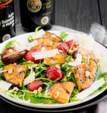 Salade de roquette aux tomates et Vinaigre Balsamique de Modène IGP