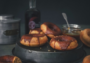 Donuts au chai latte, glaçage au caramel de Vinaigre Balsamique de Modène IGP