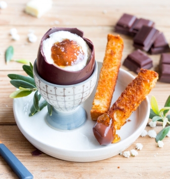 Oeufs en chocolat, mousse de chocolat blanc, cœur chocolat-balsamique et sa marmelade à l’orange