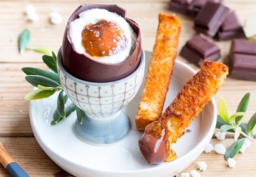 Oeufs en chocolat, mousse de chocolat blanc, cœur chocolat-balsamique et sa marmelade à l’orange