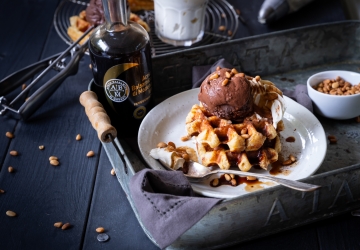 Gaufres liégeoises, sorbet au chocolat et Vinaigre Balsamique de Modène IGP