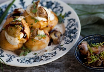 Bombolone salato con mozzarella fiordilatte, funghi porcini e Aceto Balsamico di Modena IGP