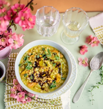 Soup of barley and pumpkin flowers