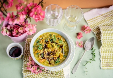 Soup of barley and pumpkin flowers