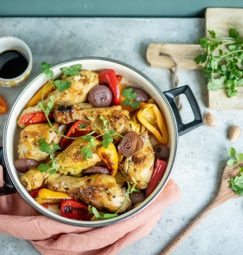 Coscette di pollo alla curcuma, mandorle e coriandolo