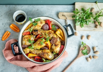 Chicken drumsticks with turmeric, almond and coriander