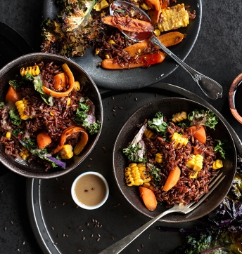 Roasted red rice with carrots, corn and kale