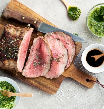 Roast beef English-style with green walnut sauce