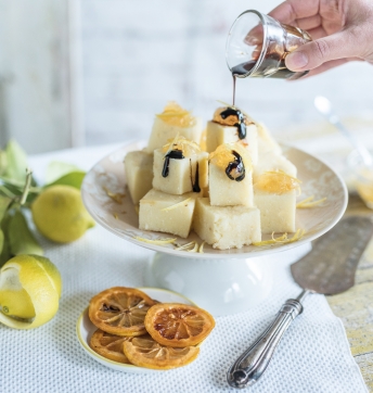 Gâteau de semoule, compote de citron et Vinaigre Balsamique de Modène IGP
