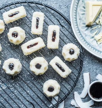 Cioccolatini bianchi al cocco con cuore di Aceto Balsamico di Modena IGP