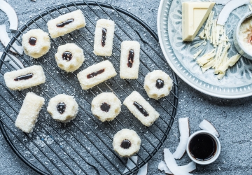 Cioccolatini bianchi al cocco con cuore di Aceto Balsamico di Modena IGP