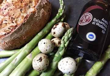 Croûtons aux asperges et œufs de caille au Vinaigre Balsamique de Modène IGP