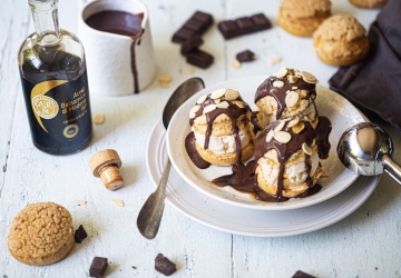 Profiteroles glace vanille sauce chocolat au Vinaigre Balsamique Invecchiato IGP