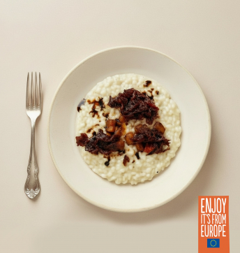 Risotto con cipolle caramellate, guanciale croccante e Aceto Balsamico di Modena IGP Invecchiato