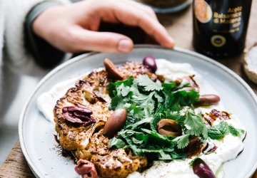 Tranches de chou-fleur rôties, marinade au Vinaigre Balsamique de Modène IGP Invecchiato, labné express et zaatar