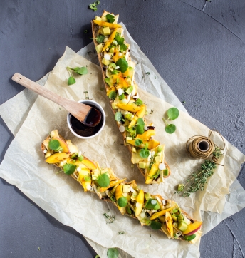 Tartines au Brie, avocat, pêche et Vinaigre Balsamique de Modène IGP