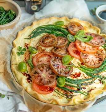 Robiolatarte mit Agretti und Tomaten