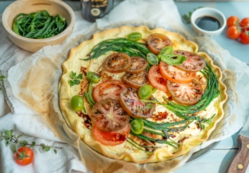 Robiolatarte mit Agretti und Tomaten