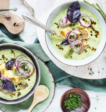 Gazpacho of green vegetables and marinated tofu