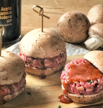 Champignon mushroom mini burgers with Balsamic Vinegar of Modena PGI tartare