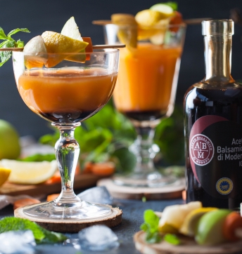 Cocktail vitaminé pommes, poires, carottes et Vinaigre Balsamique de Modène IGP