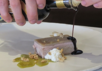 Maialino nero con fichi, caprino e Aceto Balsamico di Modena IGP