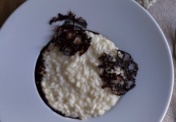 Risotto alla parmigiana con cialde di Aceto Balsamico di Modena IGP